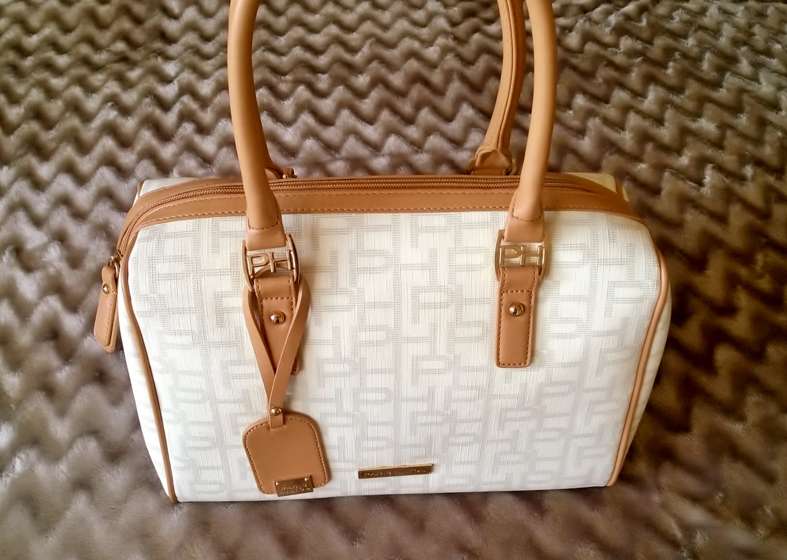 Paris Hilton handbags & accessories ♥ | Cashmere Of Course